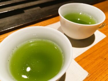 2杯の水出し茶